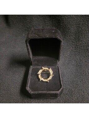 Gold Tone Leaf Wreath Brooch